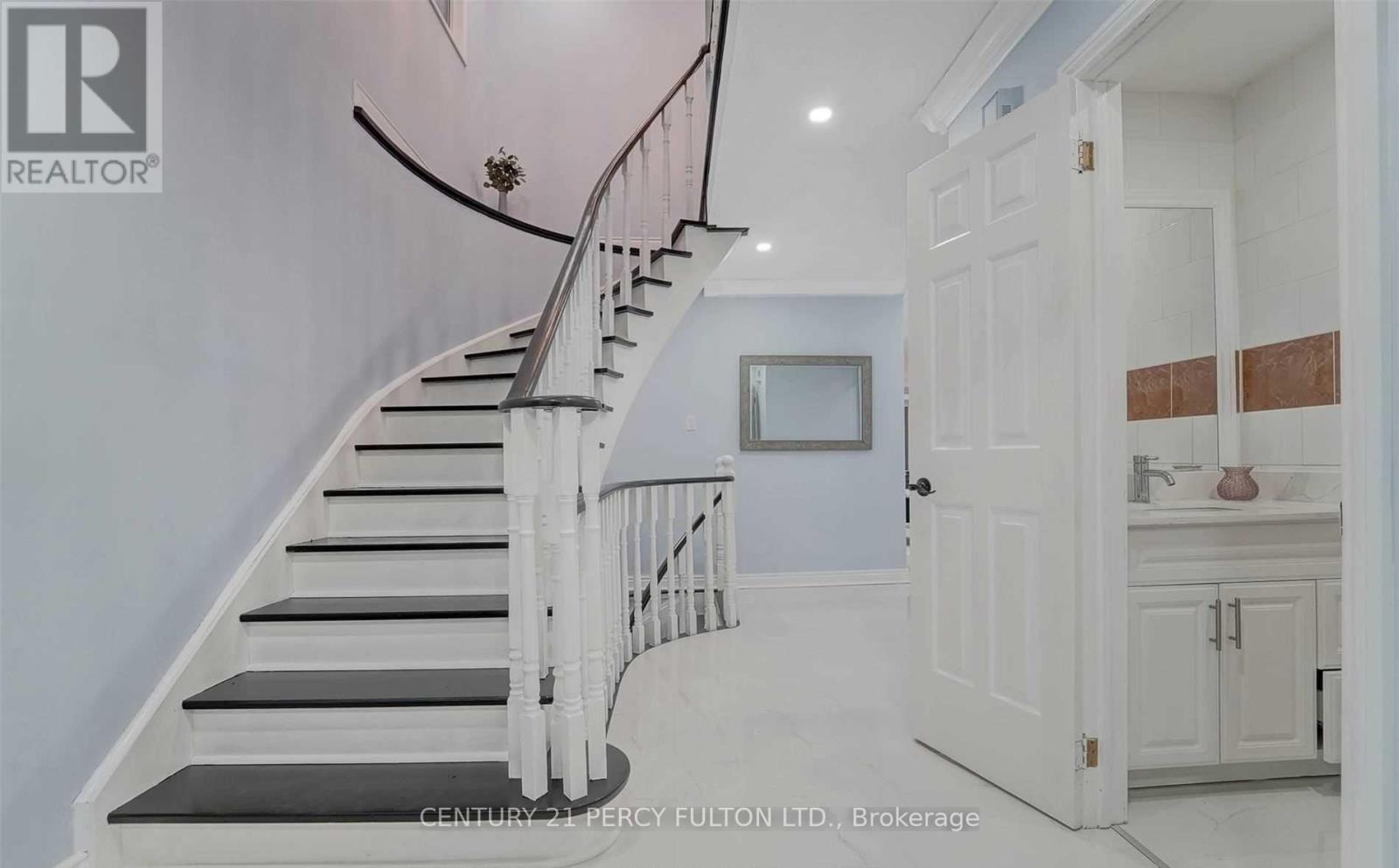 2034 Shay Drive, Pickering, Ontario  L1X 1X9 - Photo 3 - E13649854
