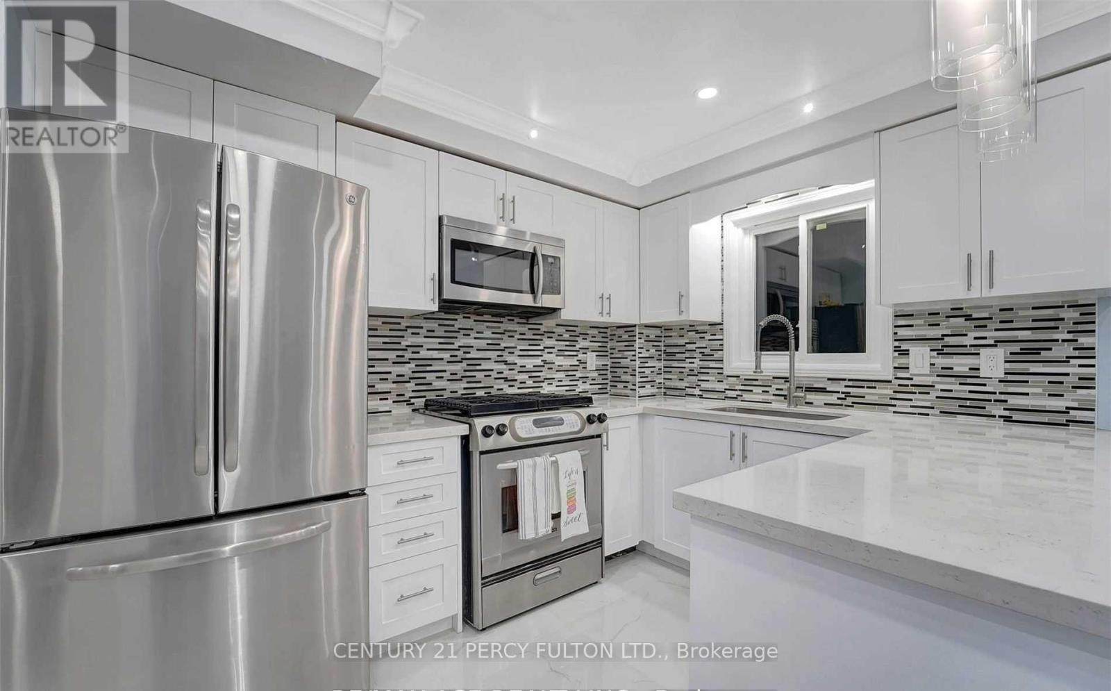 2034 Shay Drive, Pickering, Ontario  L1X 1X9 - Photo 6 - E13649854
