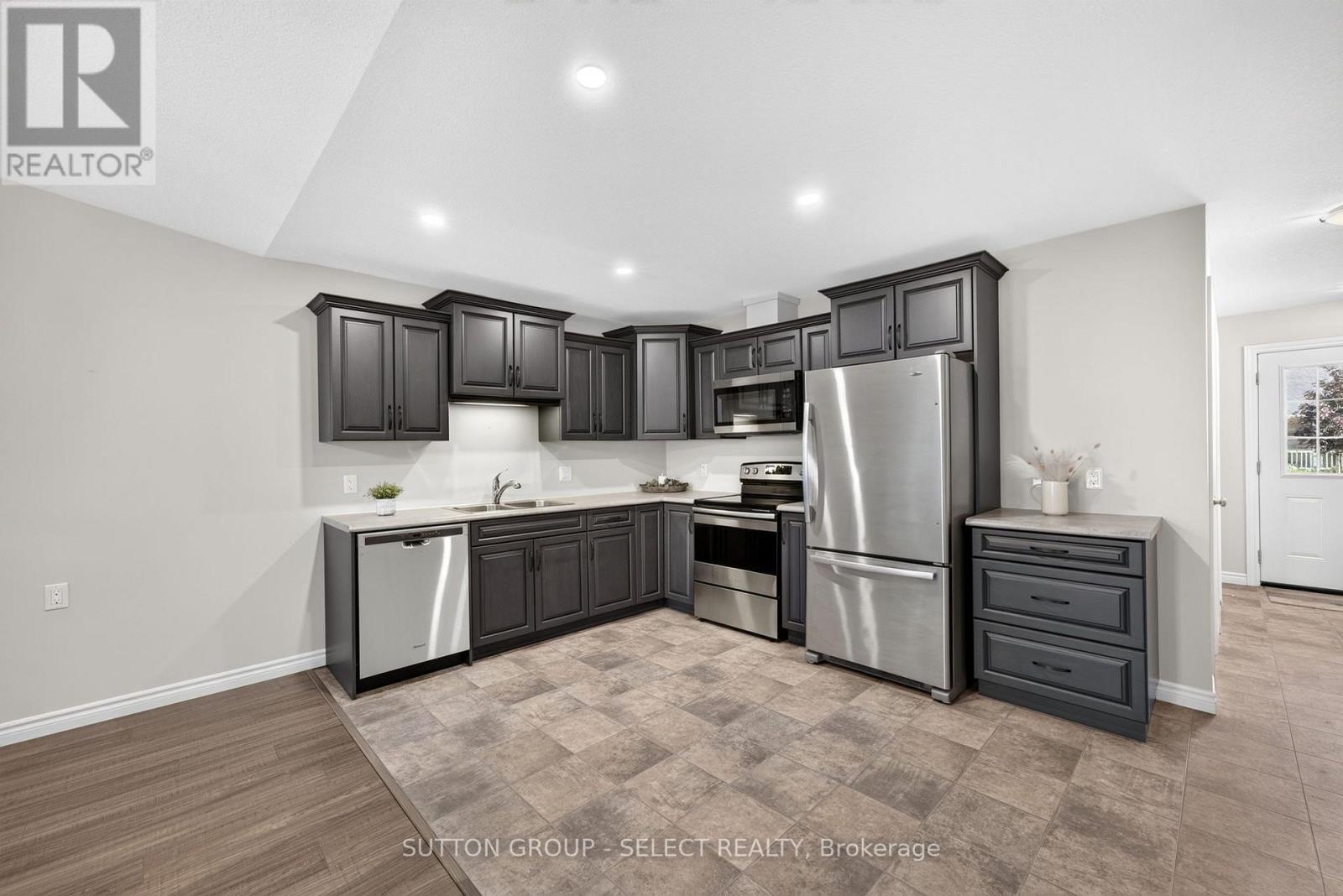14 Devon Drive, South Huron, Ontario  N0M 1S3 - Photo 10 - X13649606
