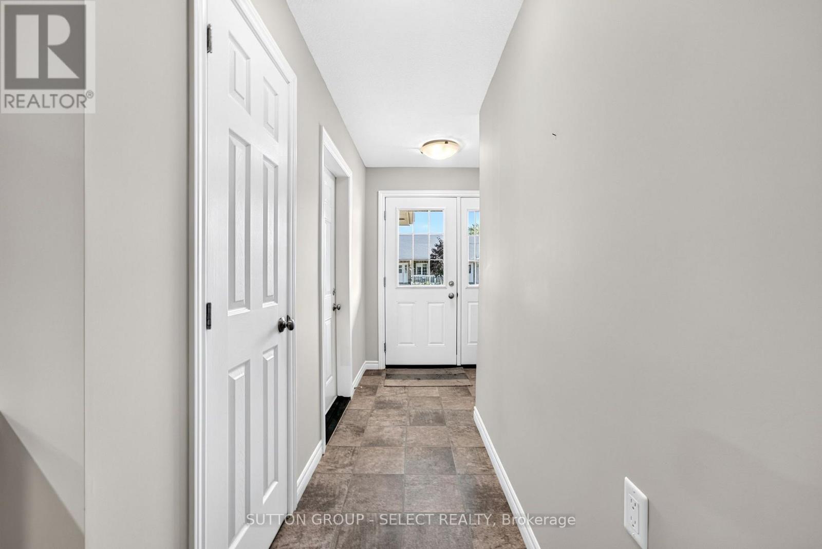 14 Devon Drive, South Huron, Ontario  N0M 1S3 - Photo 7 - X13649606