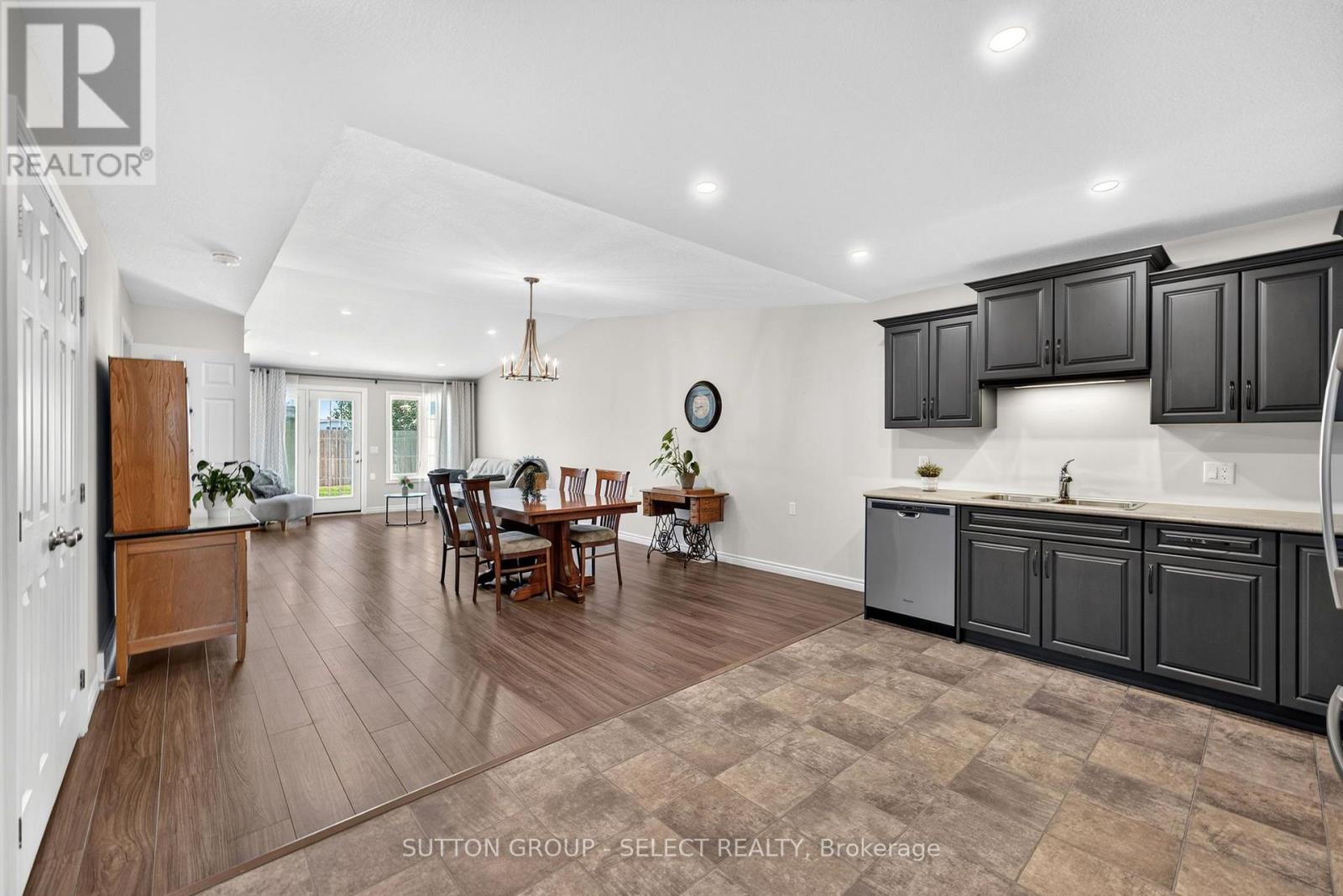 14 Devon Drive, South Huron, Ontario  N0M 1S3 - Photo 9 - X13649606