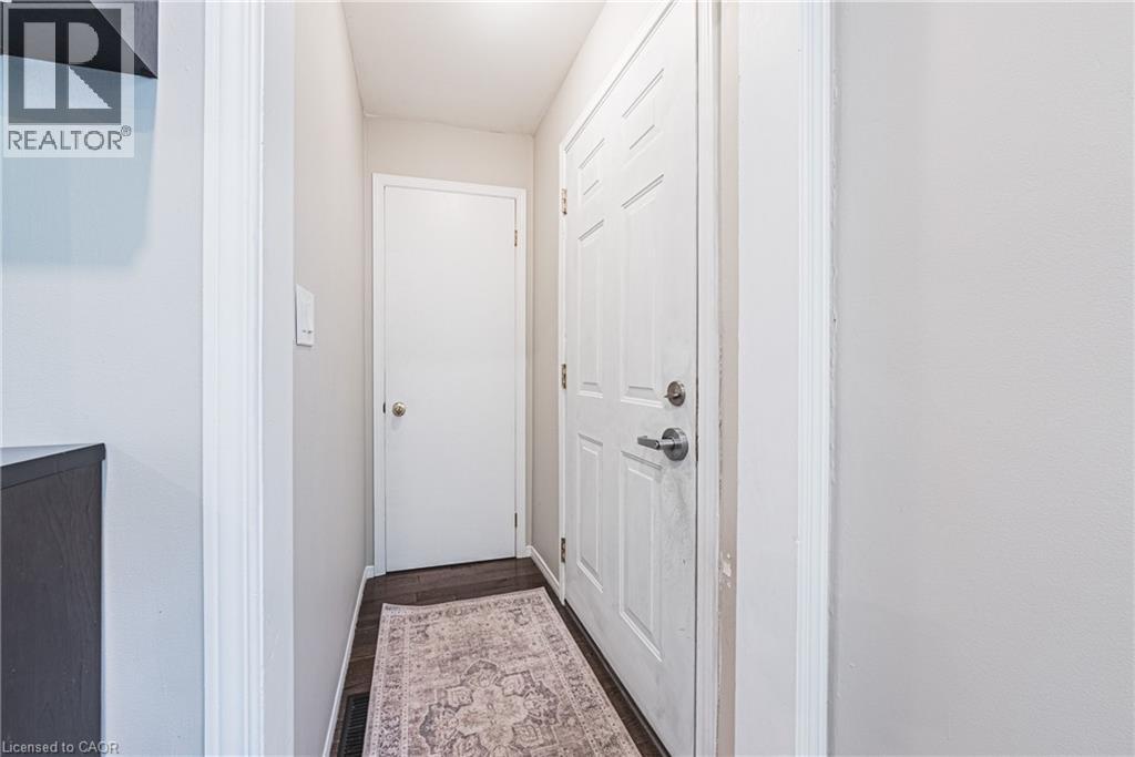 242 East 43rd Street, Hamilton, Ontario  L8T 3C5 - Photo 5 - 40828499