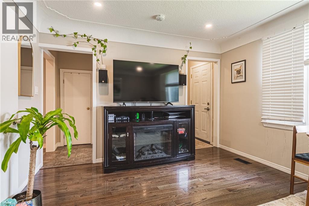 242 East 43rd Street, Hamilton, Ontario  L8T 3C5 - Photo 8 - 40828499