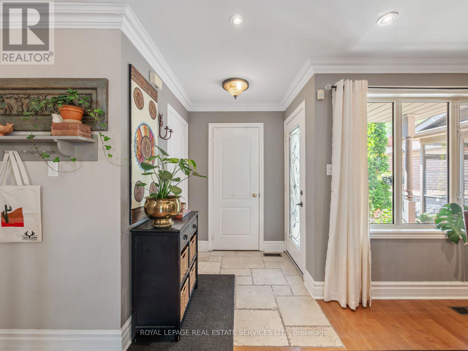 84 Sandway Crescent, Vaughan, Ontario  L6A 2M3 - Photo 3 - N13649540