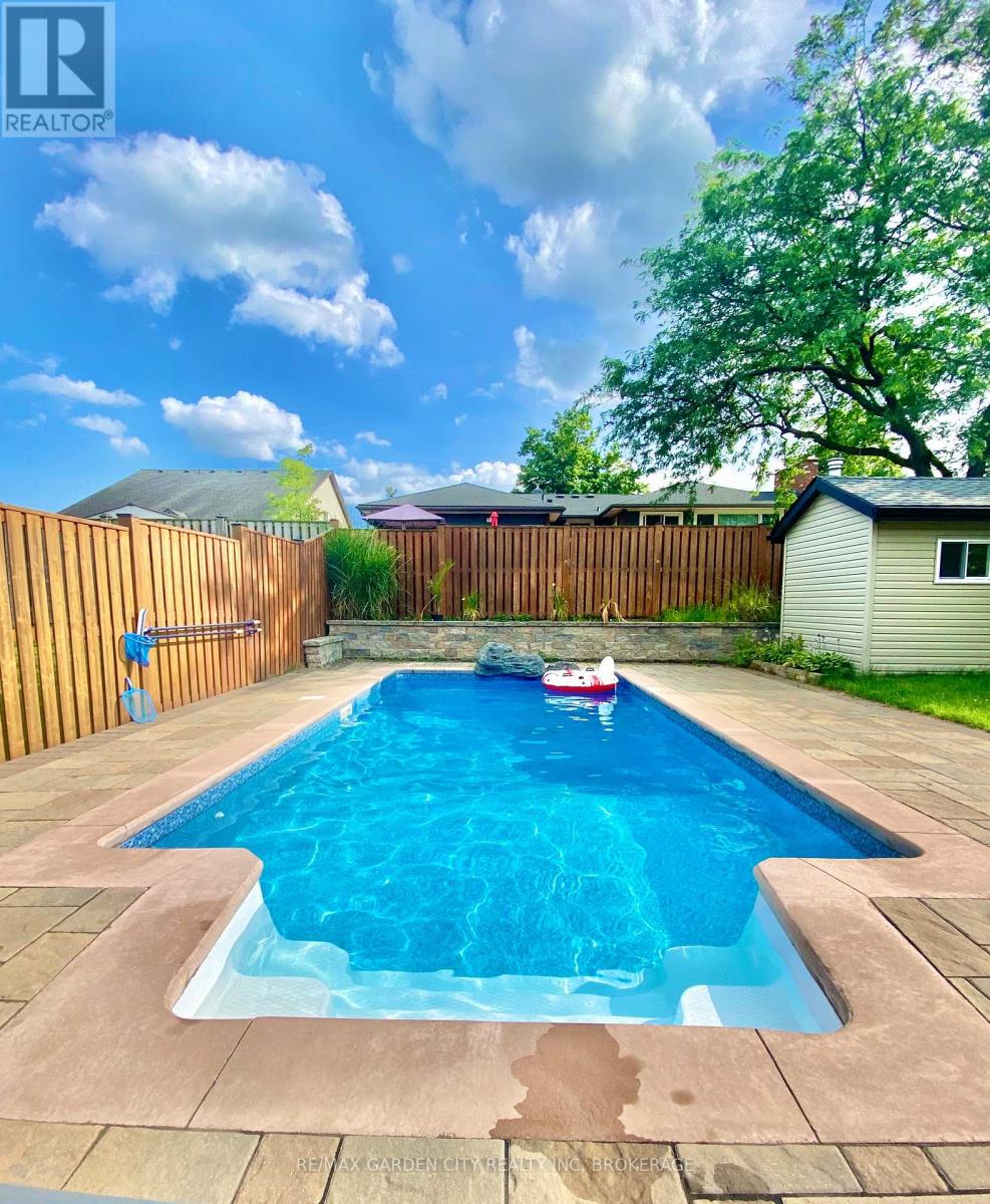 4022 Bush Crescent, Lincoln, Ontario L3J 0H2 - Photo 3 - X13649548