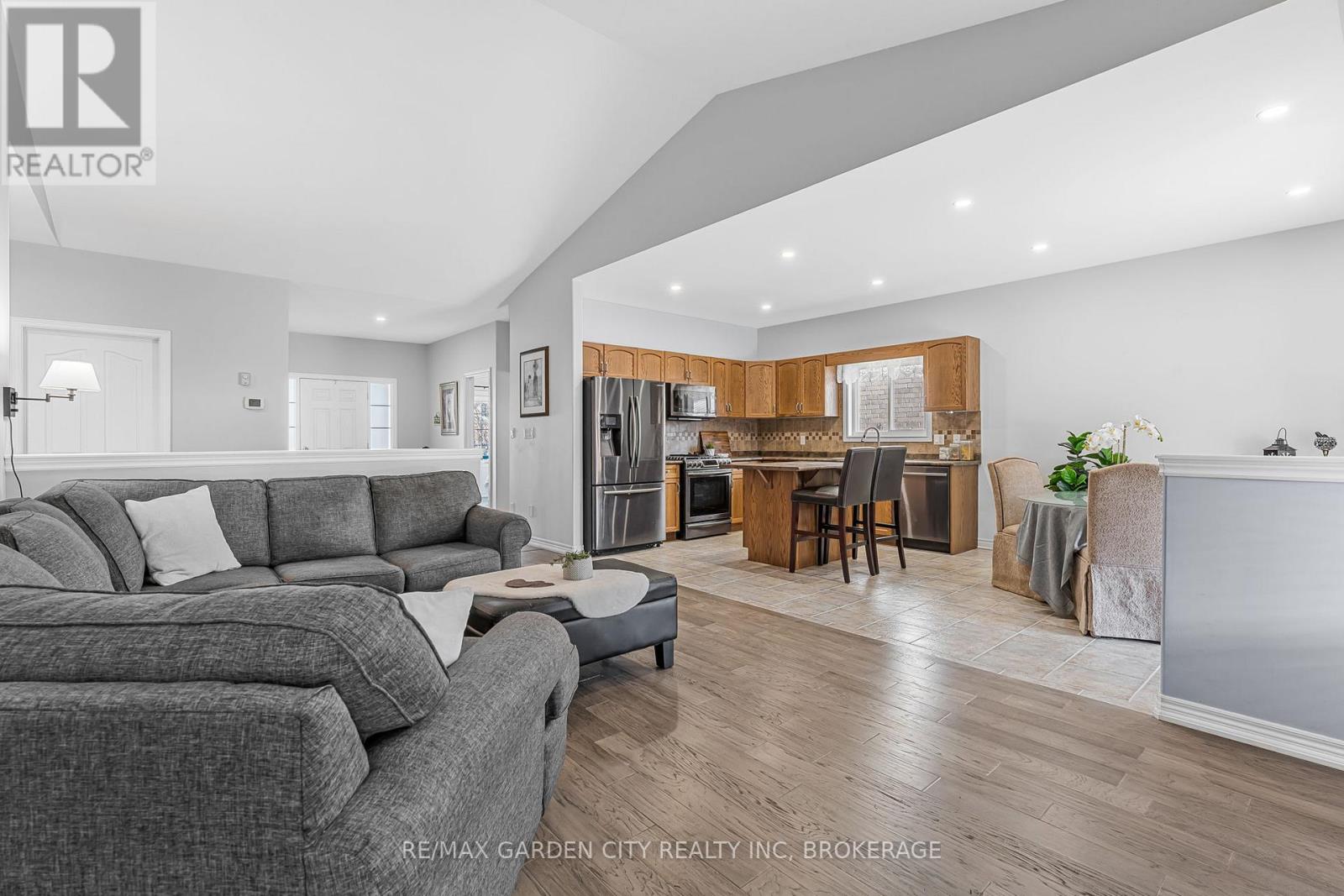 4022 Bush Crescent, Lincoln, Ontario L3J 0H2 - Photo 7 - X13649548