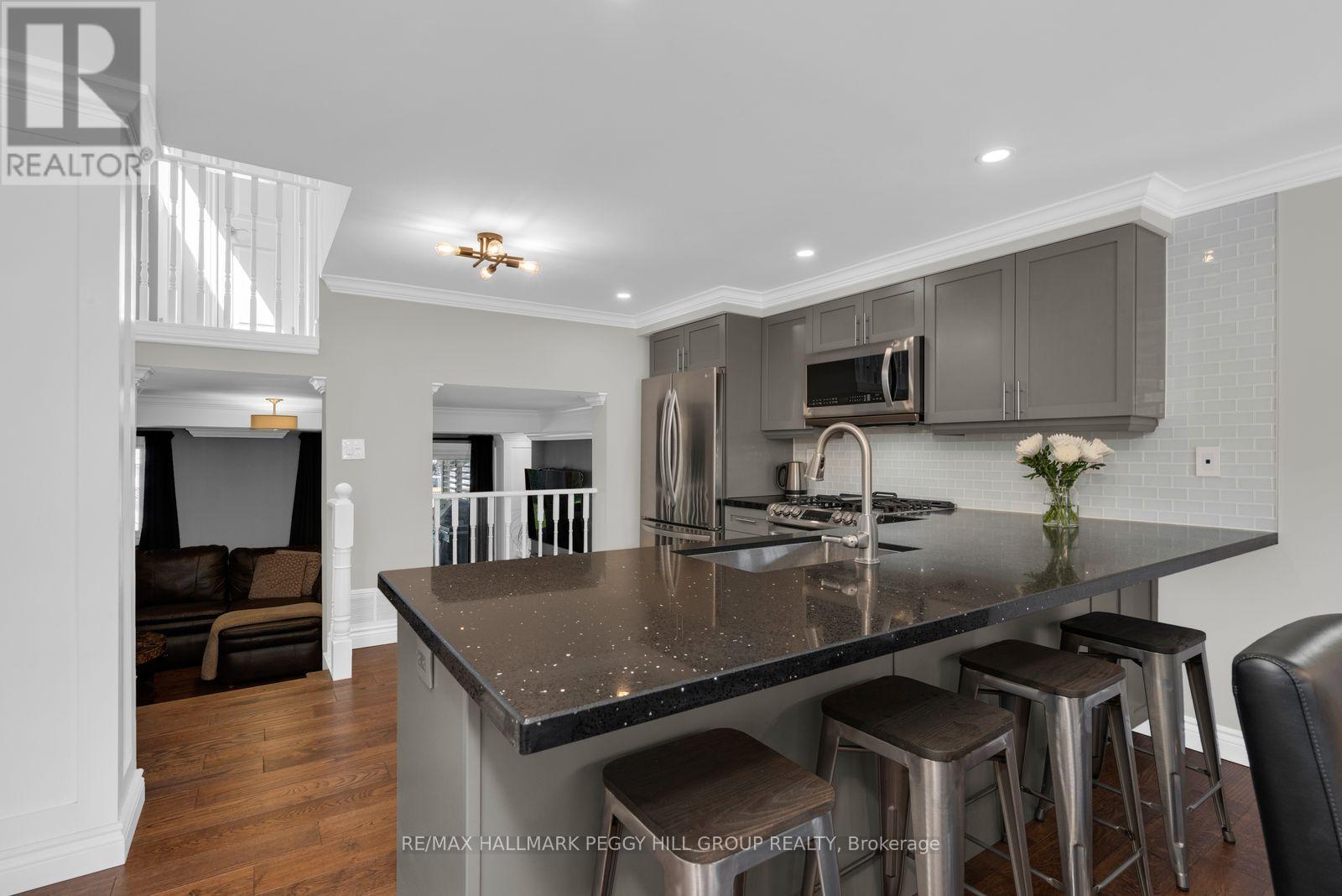 105 Columbia Road, Barrie, Ontario  L4N 8E5 - Photo 2 - S13649866