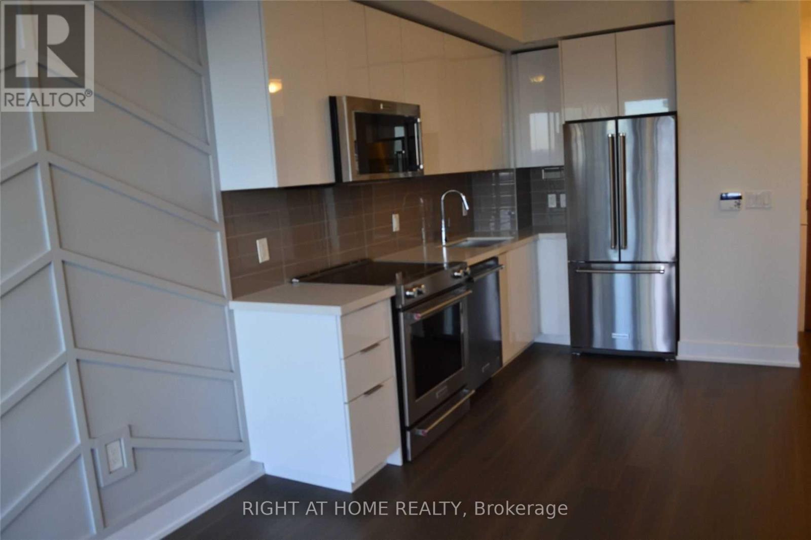 5604 - 30 Shore Breeze Dr Drive, Toronto, Ontario  M8V 0J1 - Photo 4 - W13649566