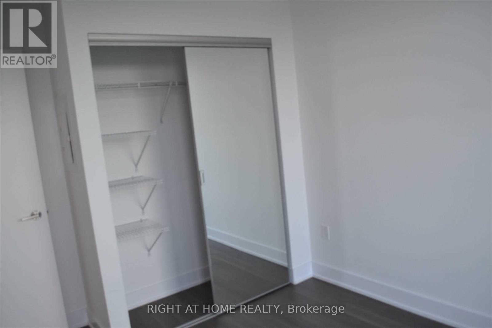 5604 - 30 Shore Breeze Dr Drive, Toronto, Ontario  M8V 0J1 - Photo 9 - W13649566