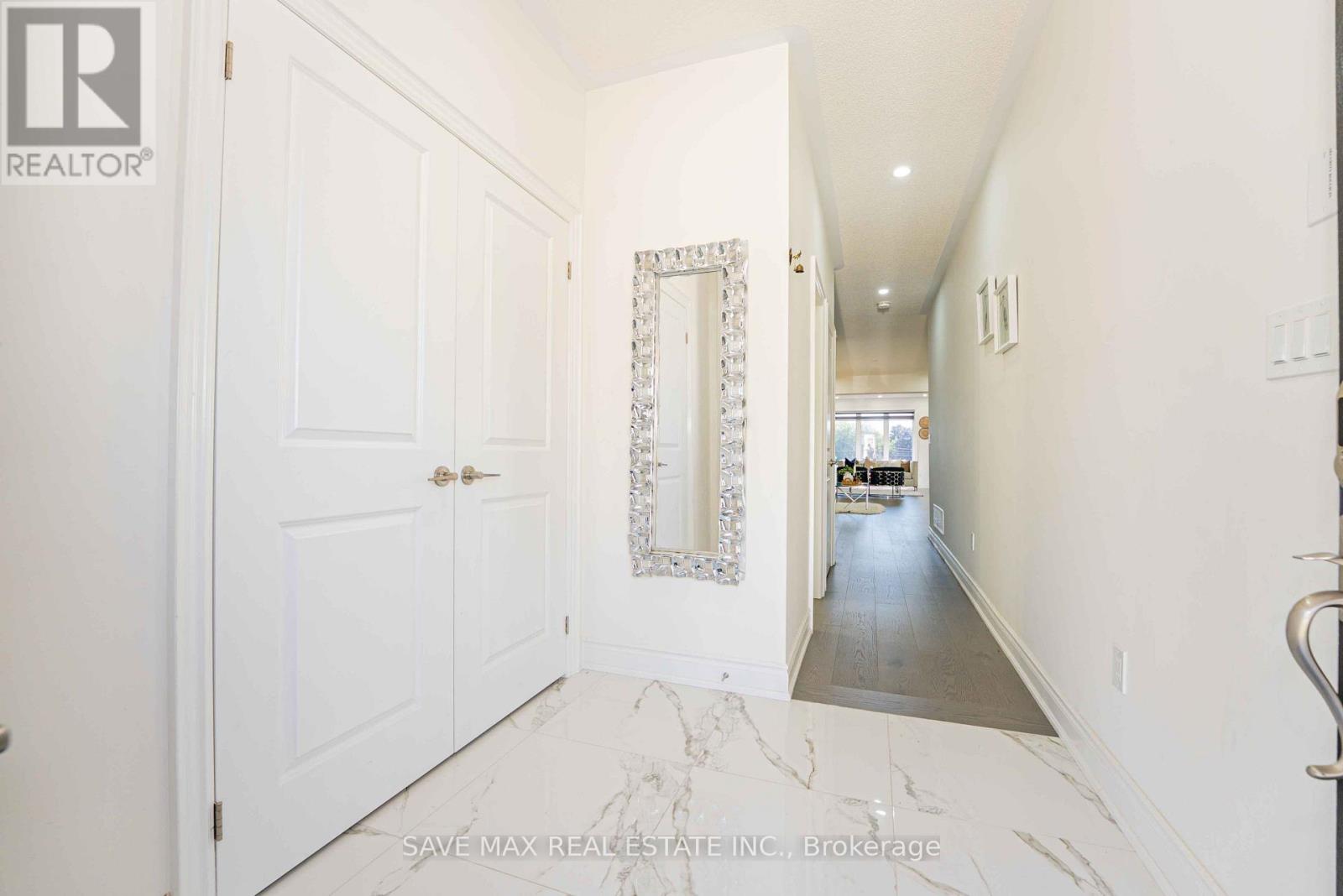 13 Ixworth Circle, Brampton, Ontario  L6Y 6J8 - Photo 5 - W13649568