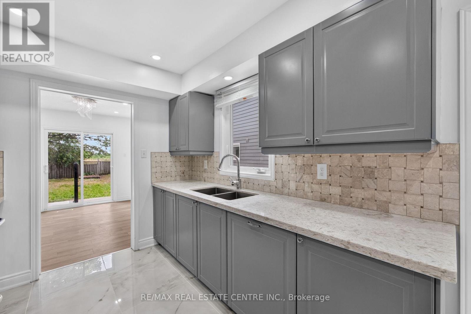 62 Bramhall Circle, Brampton, Ontario  L6V 2G4 - Photo 9 - W13649586