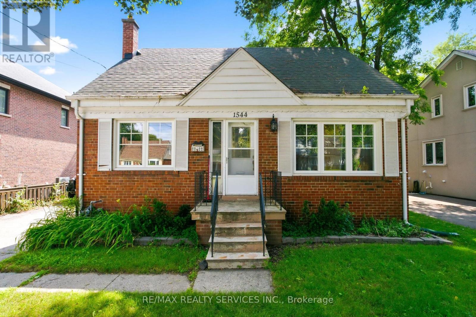 1544 Alexandra Boulevard, Mississauga, Ontario  L5E 2B6 - Photo 1 - W13649610