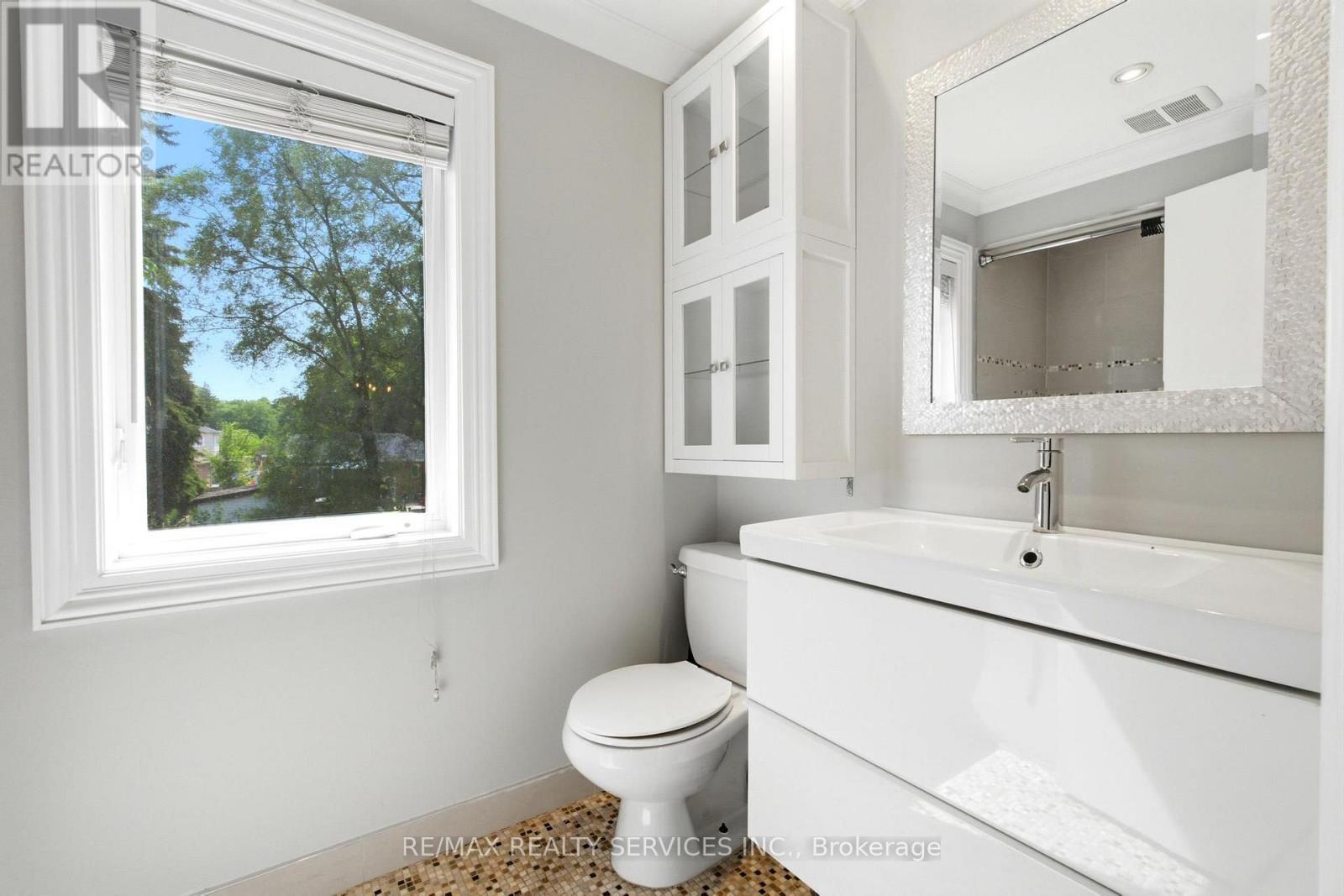 1544 Alexandra Boulevard, Mississauga, Ontario  L5E 2B6 - Photo 16 - W13649610