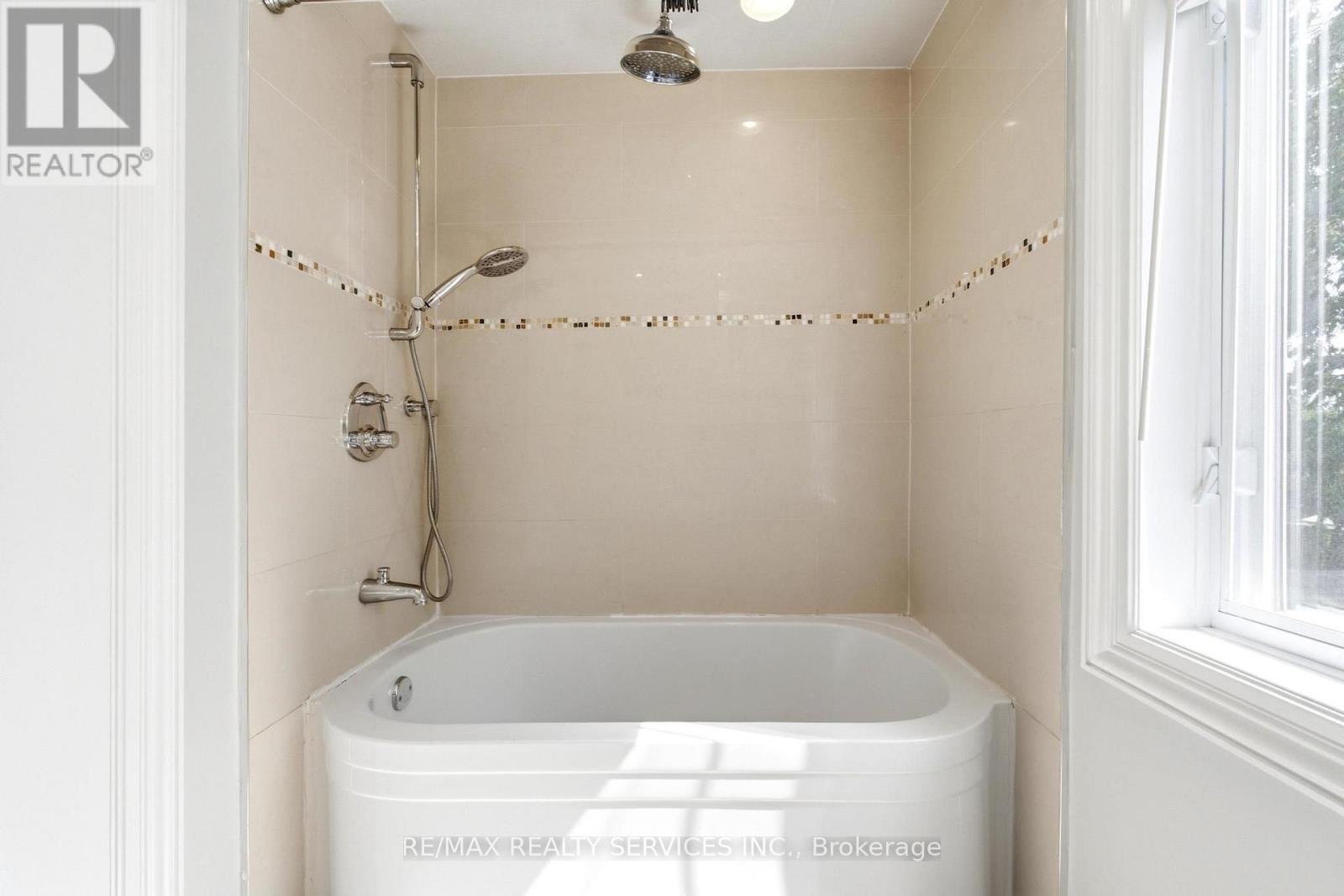 1544 Alexandra Boulevard, Mississauga, Ontario  L5E 2B6 - Photo 17 - W13649610