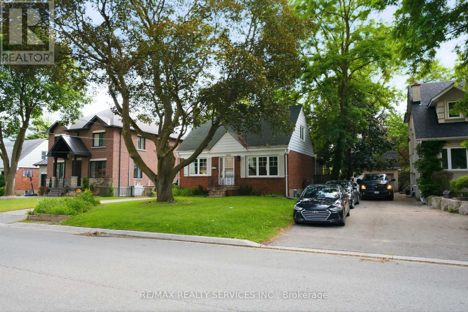 1544 Alexandra Boulevard, Mississauga, Ontario  L5E 2B6 - Photo 2 - W13649610