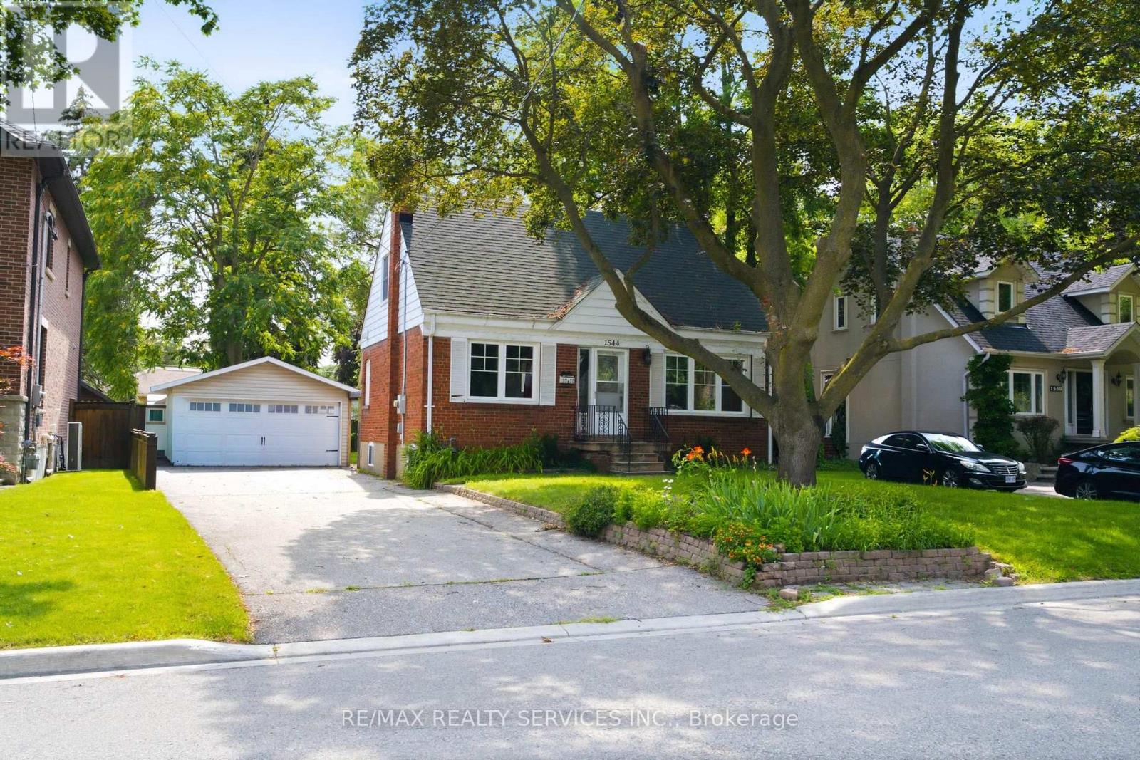 1544 Alexandra Boulevard, Mississauga, Ontario  L5E 2B6 - Photo 3 - W13649610