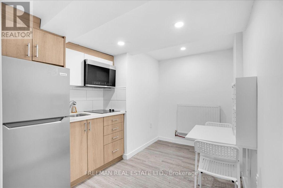 B03 - 15 Thorburn Avenue, Toronto, Ontario  M6K 1C4 - Photo 3 - W13649624