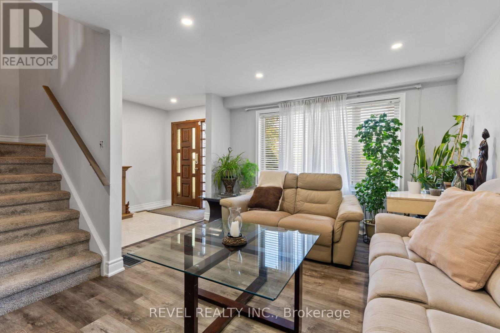 24 Bramhall Circle, Brampton, Ontario  L6V 2G4 - Photo 3 - W13649636
