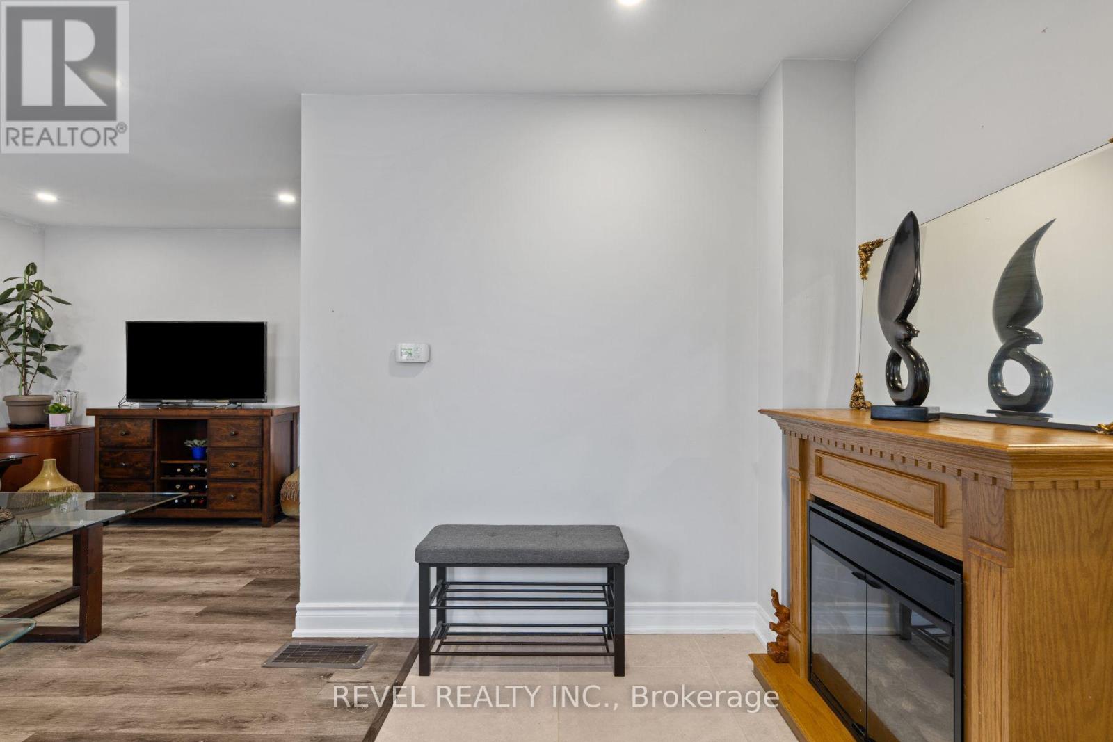 24 Bramhall Circle, Brampton, Ontario  L6V 2G4 - Photo 4 - W13649636