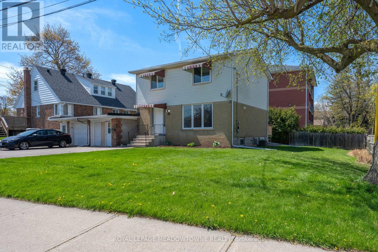 82 Maple Avenue, Halton Hills, Ontario  L7G 1X7 - Photo 2 - W13649670