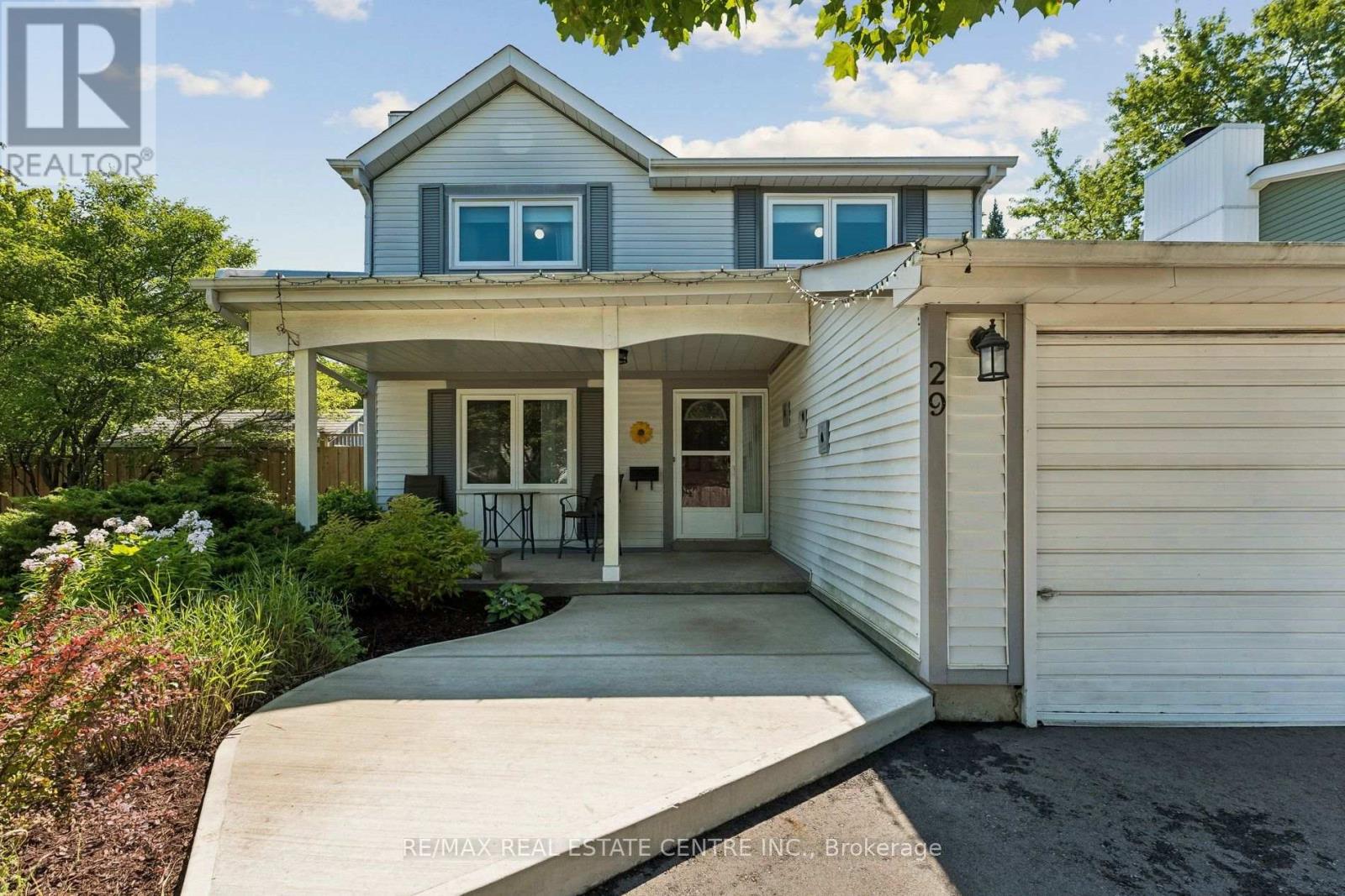 29 Blueridge Square, Brampton, Ontario  L6Z 1A2 - Photo 2 - W13649712
