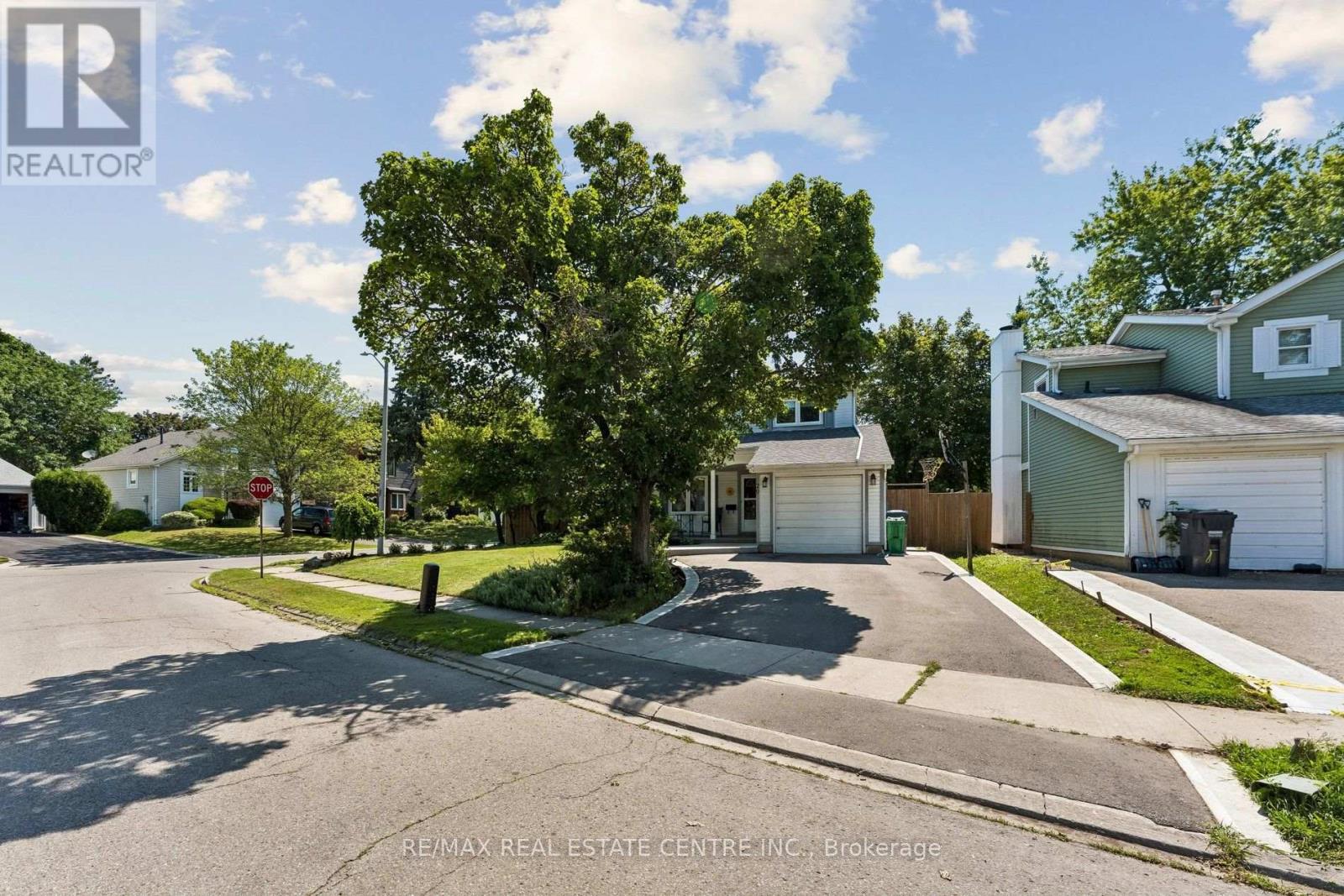 29 Blueridge Square, Brampton, Ontario  L6Z 1A2 - Photo 3 - W13649712