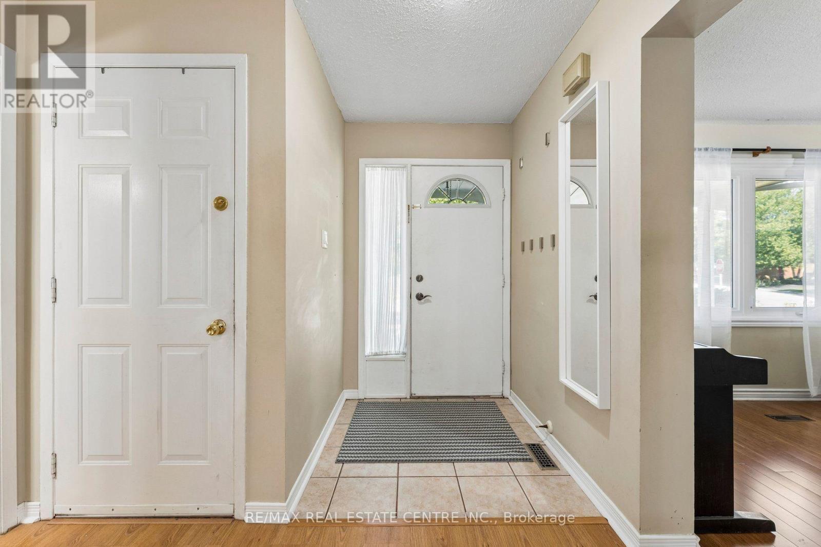29 Blueridge Square, Brampton, Ontario  L6Z 1A2 - Photo 5 - W13649712