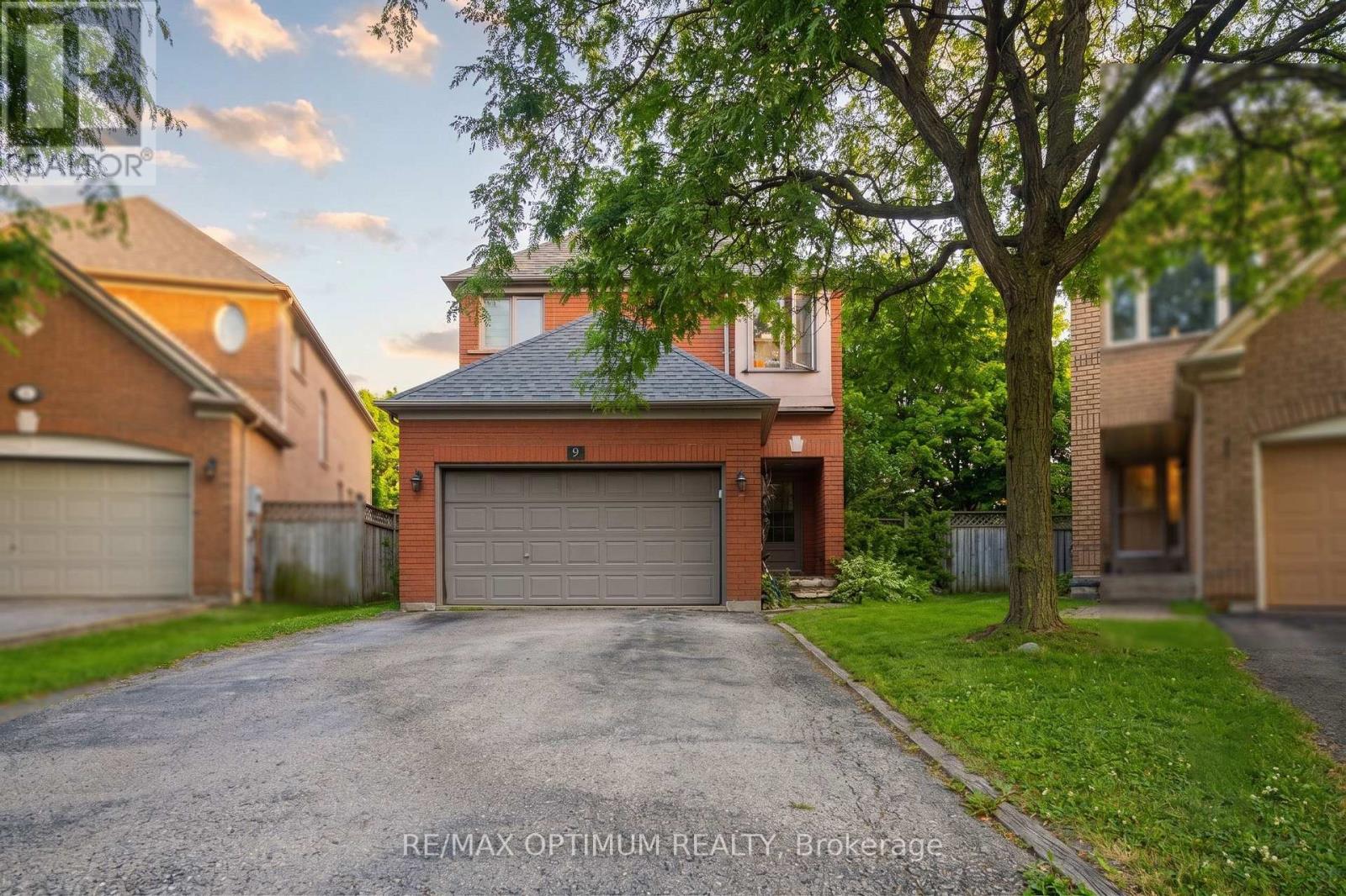 9 Inwood Place, Brampton, Ontario L6R 1T2 - Photo 2 - W13649760