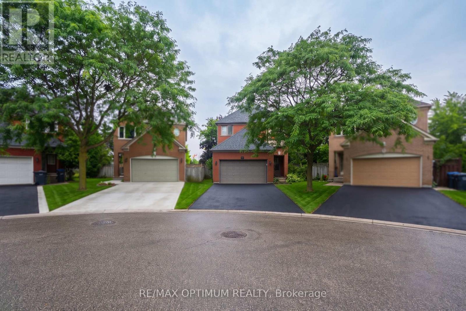 9 Inwood Place, Brampton, Ontario L6R 1T2 - Photo 4 - W13649760