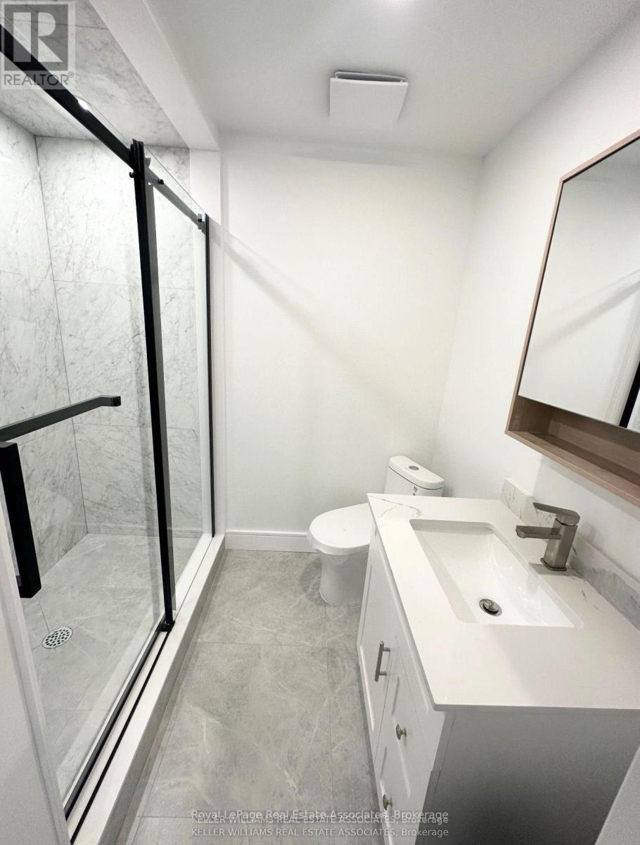 4 - 237 Lakeshore Road E, Mississauga, Ontario  L5G 1G8 - Photo 3 - W13649816