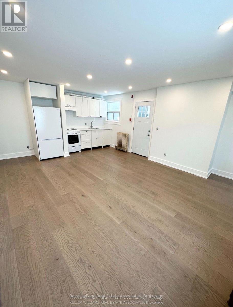 4 - 237 Lakeshore Road E, Mississauga, Ontario  L5G 1G8 - Photo 5 - W13649816