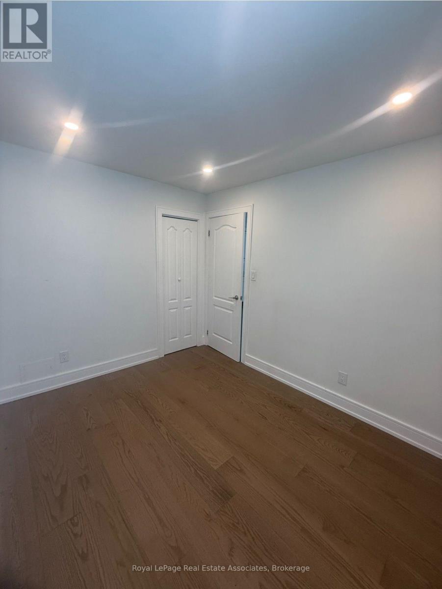 4 - 237 LAKESHORE ROAD E