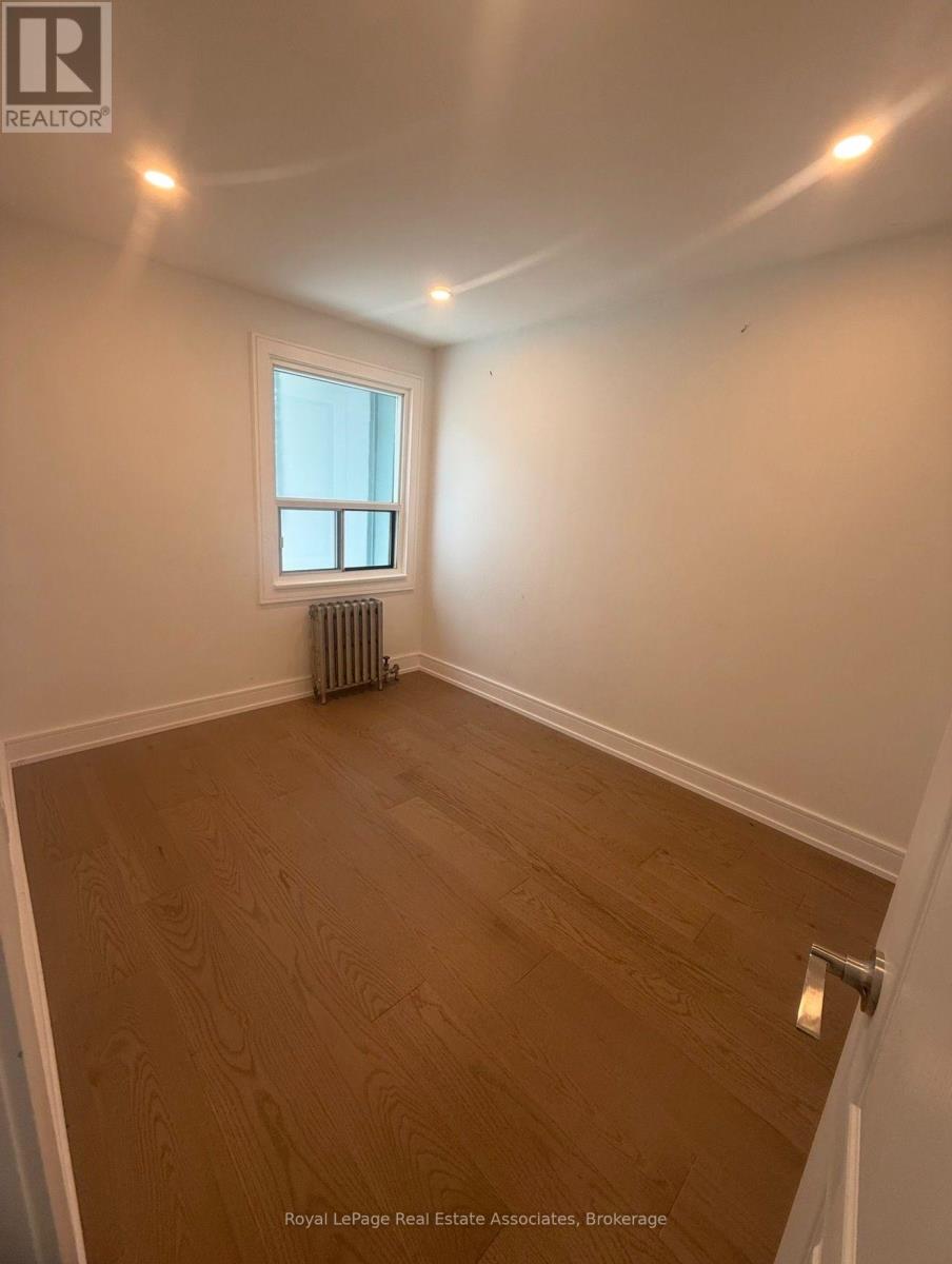 4 - 237 Lakeshore Road E, Mississauga, Ontario  L5G 1G8 - Photo 7 - W13649816
