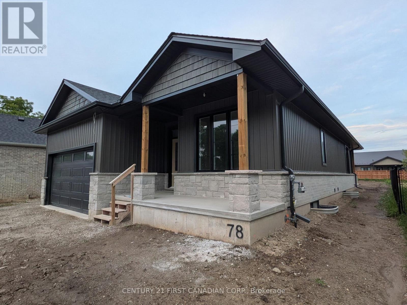 78 Queen Street, North Middlesex, Ontario  N0M 1A0 - Photo 2 - X13041112