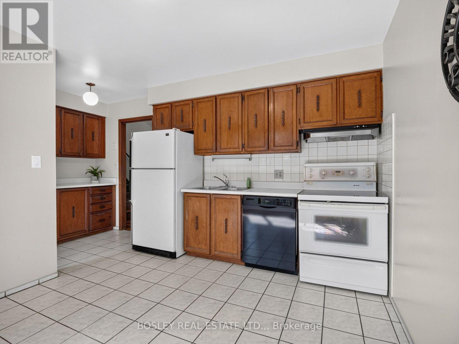 29 Carriage Road, St. Catharines, Ontario  L2P 1S6 - Photo 9 - X13645188