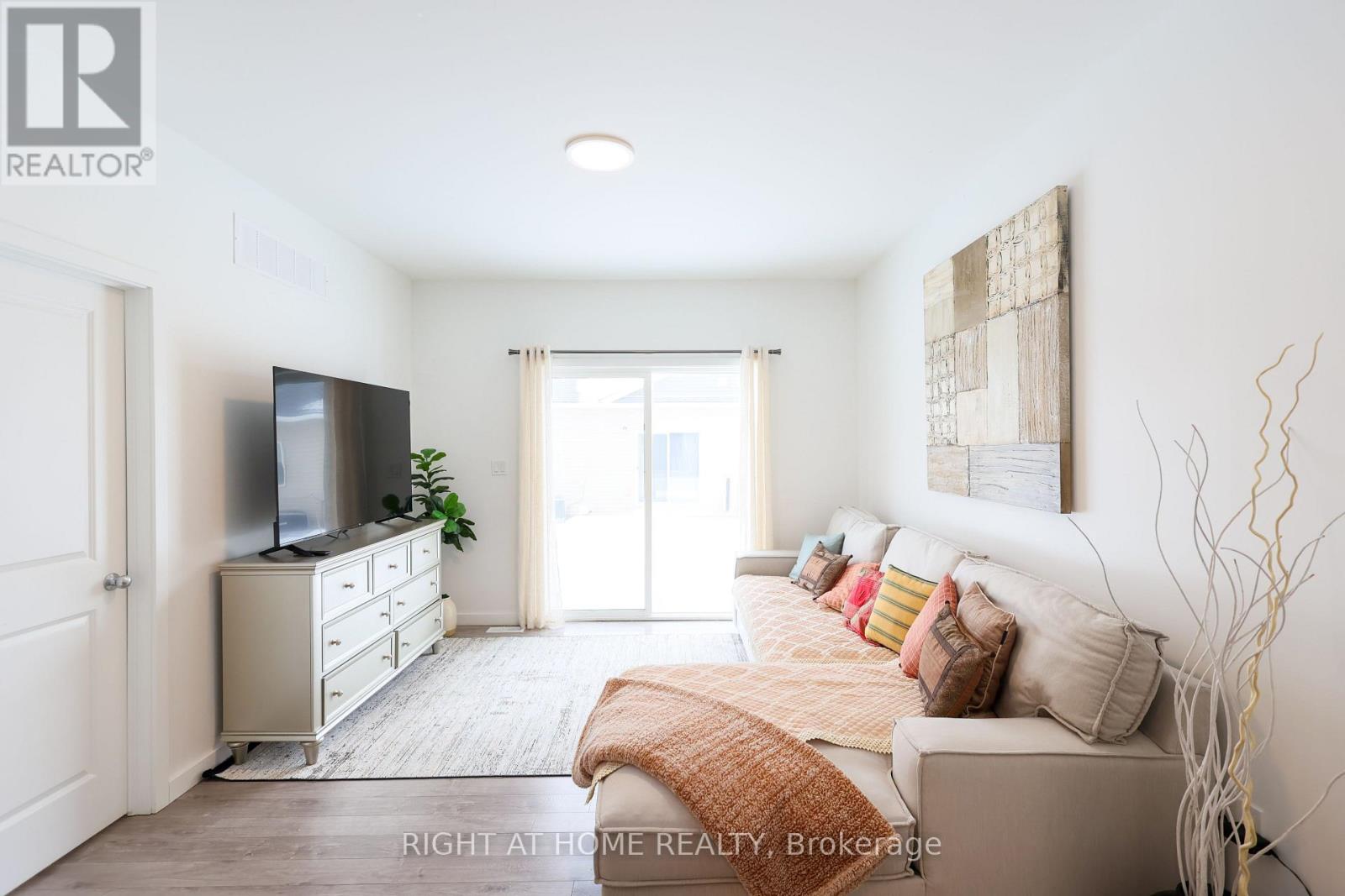 32 - 100 HIGHRIVER TRAIL, Welland, Ontario