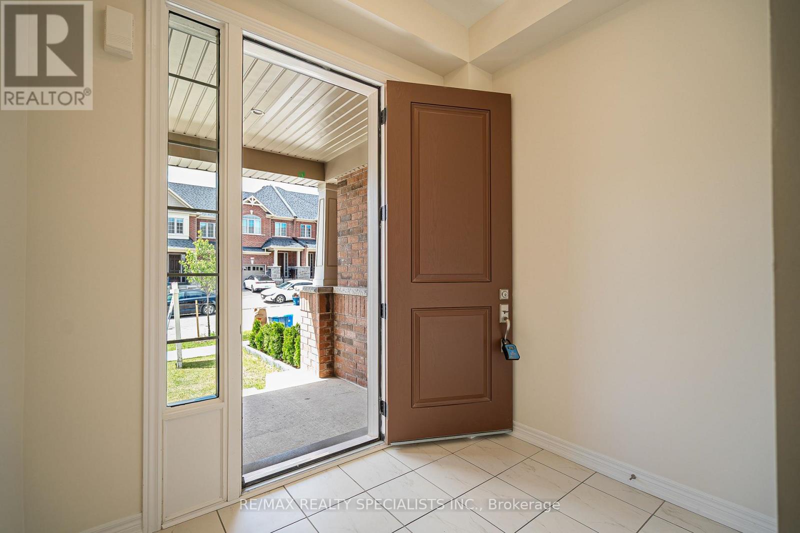 225 Broadacre Drive, Kitchener, Ontario  N2R 0S6 - Photo 4 - X13649768