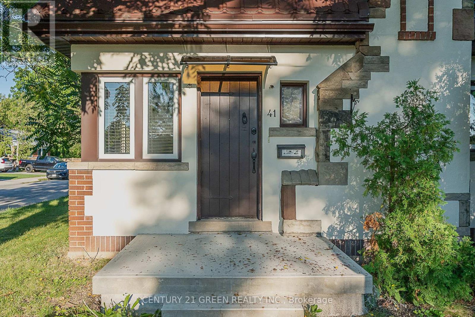 41 Paradise Road S, Hamilton, Ontario  L8S 1S3 - Photo 2 - X13649778