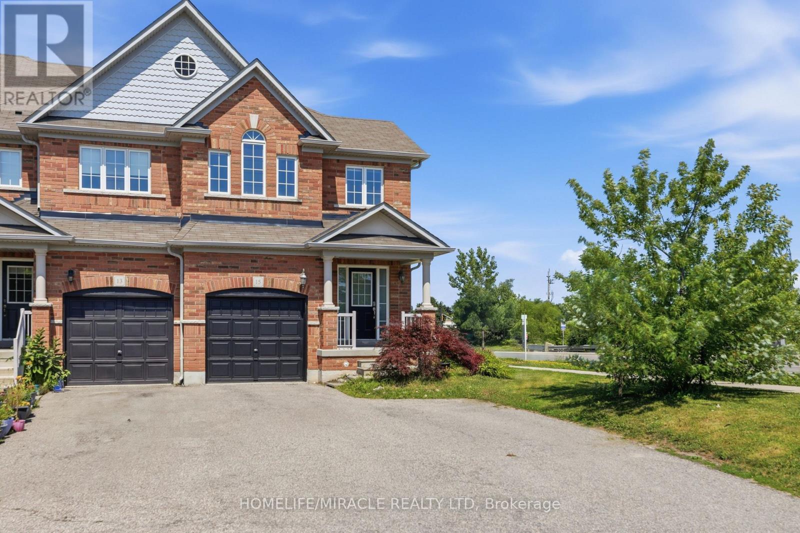 15 Mcphail Place, Hamilton, Ontario  L8B 0R5 - Photo 2 - X13649856