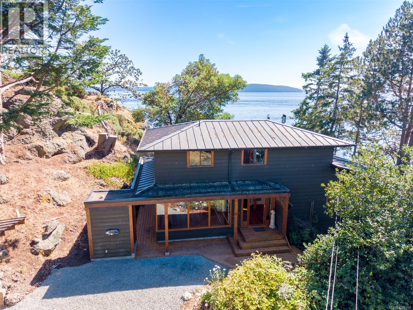 9919 Southlands Dr, Pender Island, British Columbia
