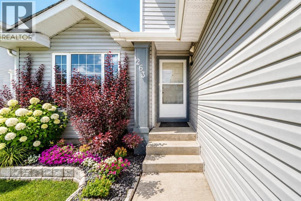 263 Coral Keys Drive NE, Calgary, Alberta  T3J 3K4 - Photo 3 - A2316834