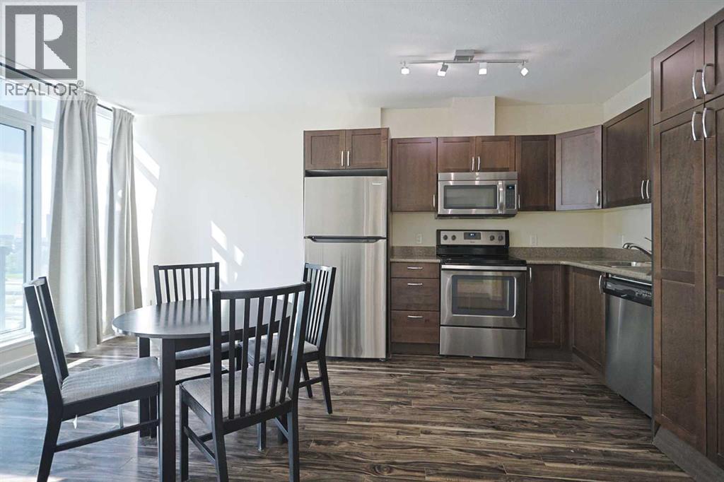 904, 10 Brentwood Common NW, Calgary, Alberta  T2L 2L6 - Photo 2 - A2335081