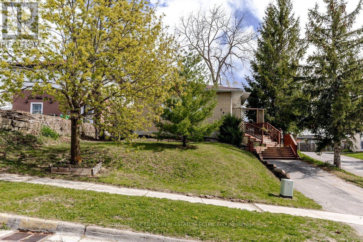293 Welsh Street, Peterborough, Ontario  K9H 1K8 - Photo 2 - X13649984
