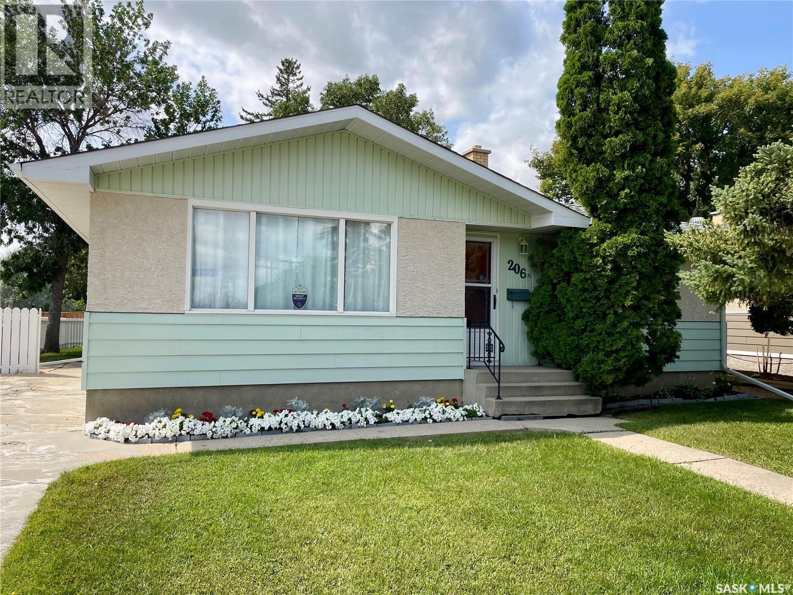 206 Mcintosh STREET N, Regina, Saskatchewan