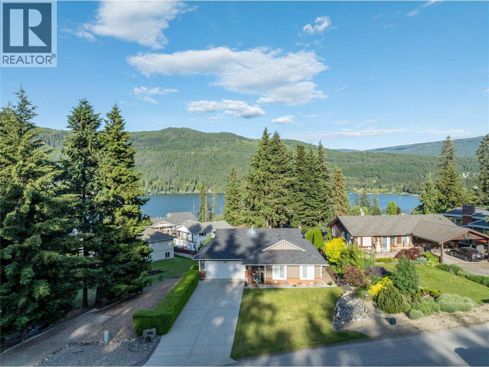 2934 Juniper Crescent, Sorrento, British Columbia
