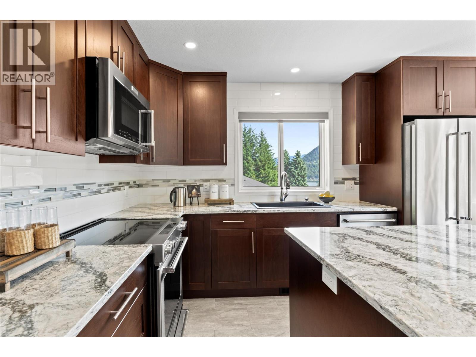 2934 Juniper Crescent, Sorrento, British Columbia  V0E 2W2 - Photo 14 - 10389877