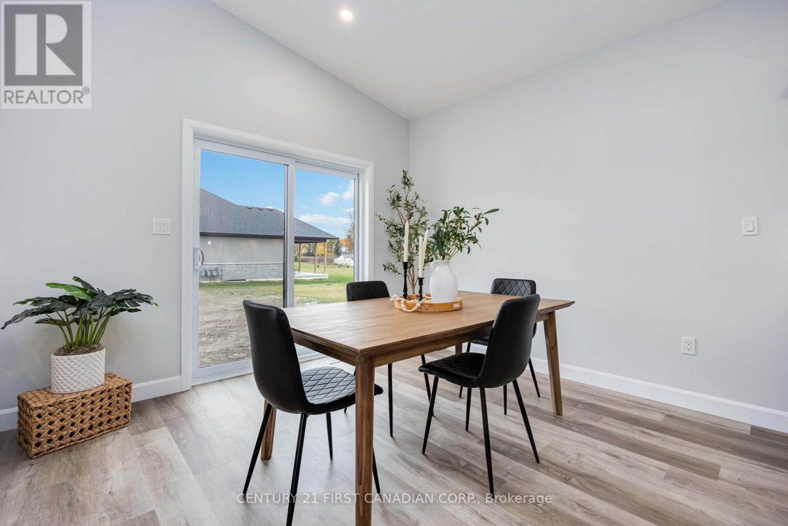 9 Postma Crescent, North Middlesex, Ontario  N0M 1A0 - Photo 12 - X12962142