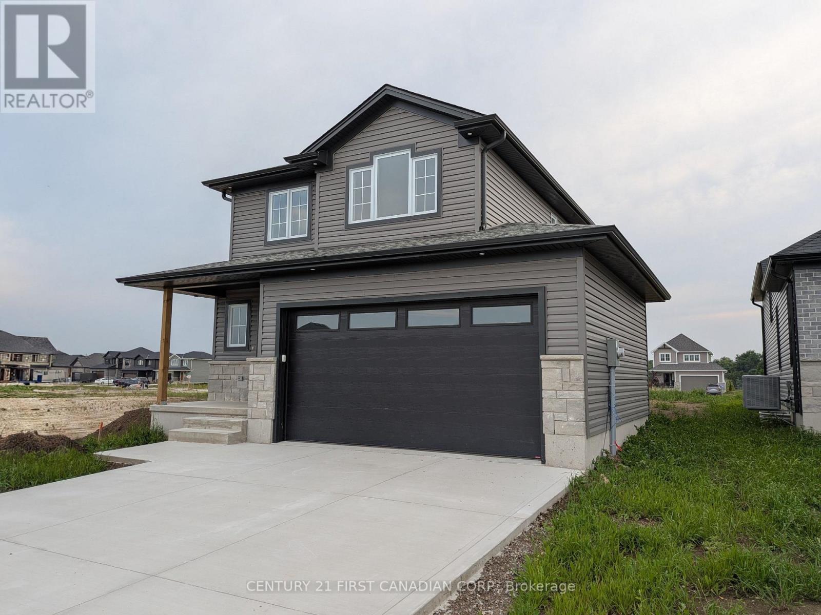 9 Postma Crescent, North Middlesex, Ontario  N0M 1A0 - Photo 2 - X12962142
