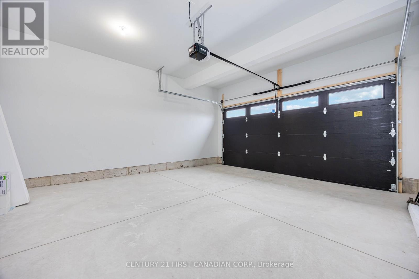 9 Postma Crescent, North Middlesex, Ontario  N0M 1A0 - Photo 31 - X12962142