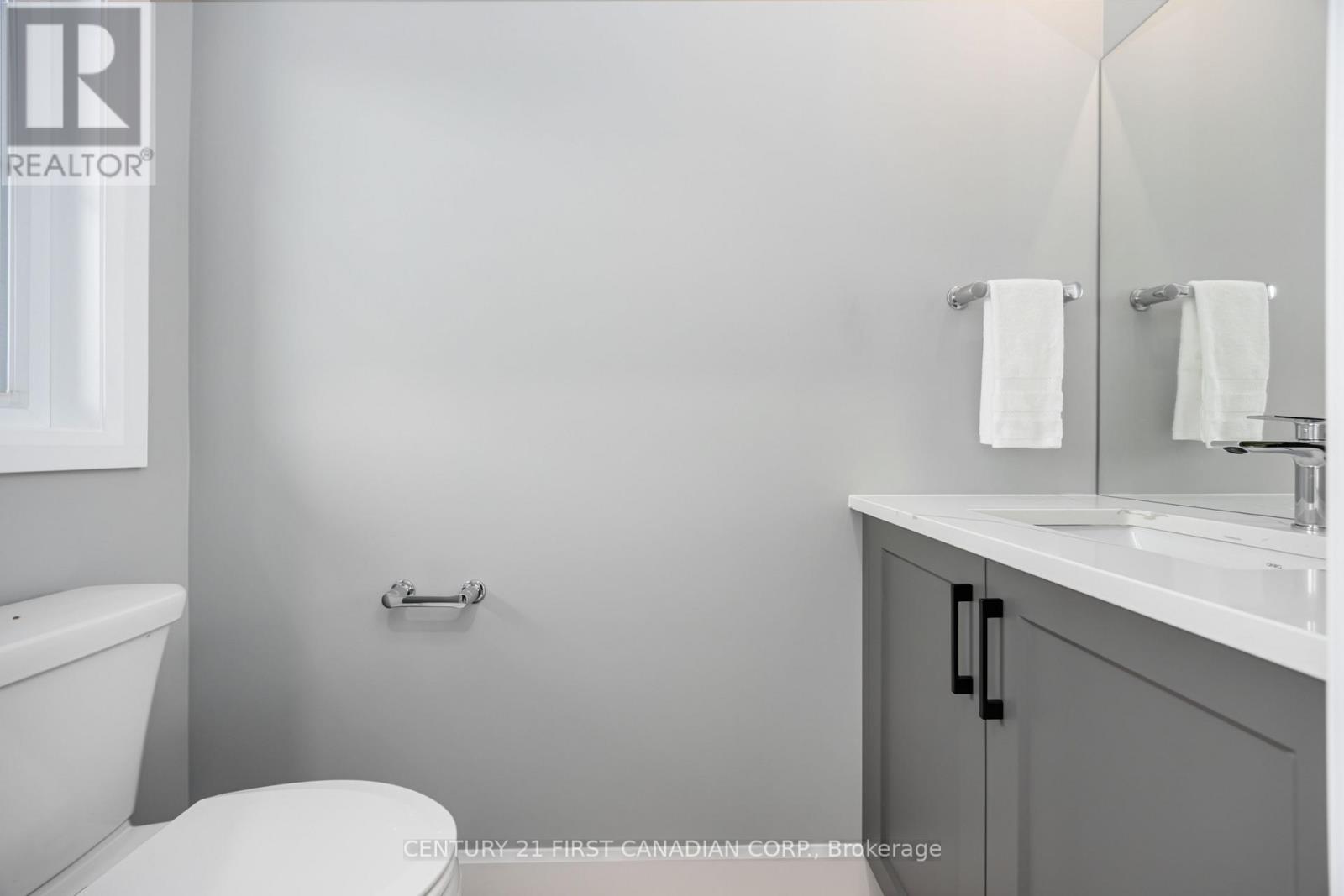9 Postma Crescent, North Middlesex, Ontario  N0M 1A0 - Photo 6 - X12962142